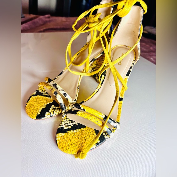 NEW ALDO NYMERIA Ladies Strappy Block Heel Sandal in Yellow Snake Print Sz 6 - Picture 12 of 13
